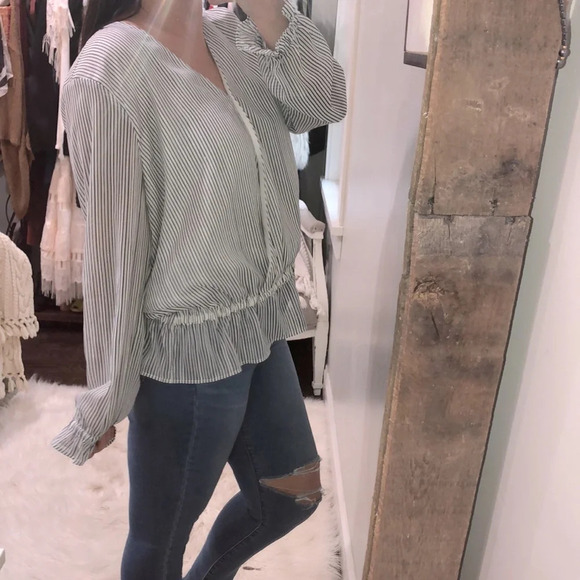 LOFT size XLarge pin striped peplum top - Picture 4 of 6